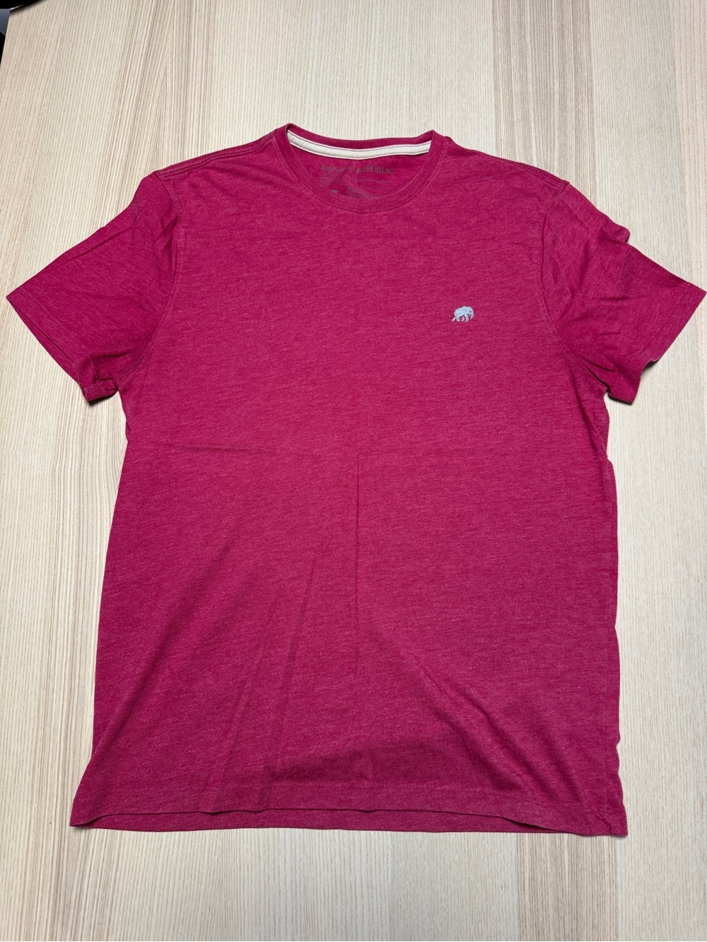 Banana Republic Men's Crewneck T-Shirt in Raspberry